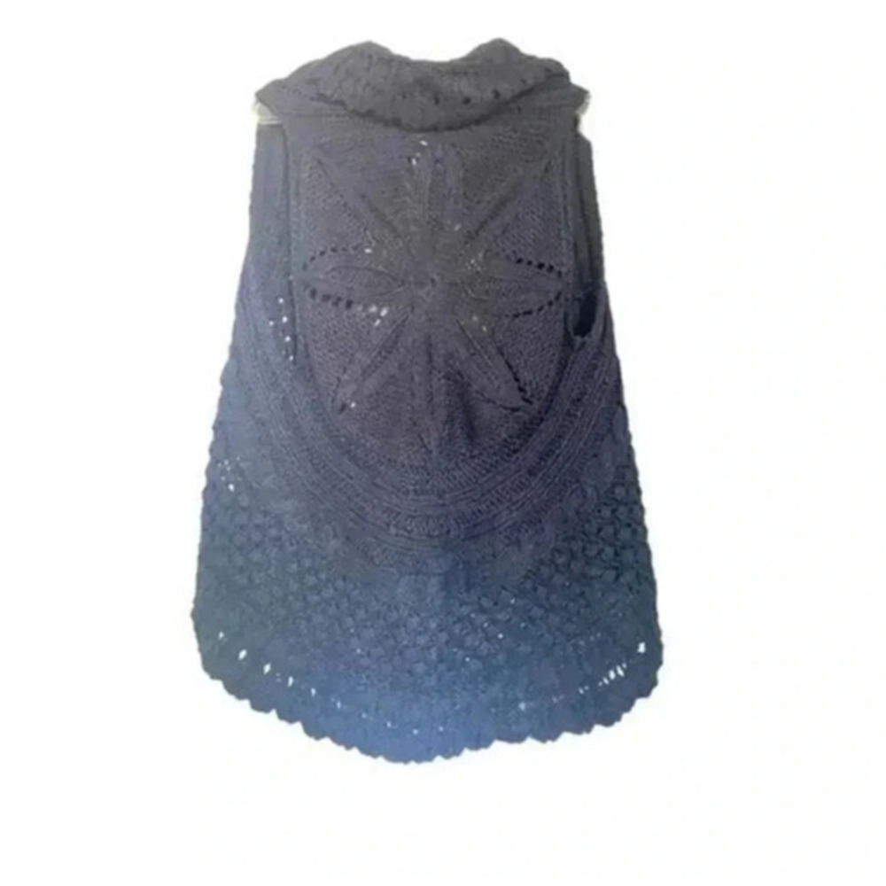 Romeo&Juliet Couture knit and croche sweater vest black size Medium EUC